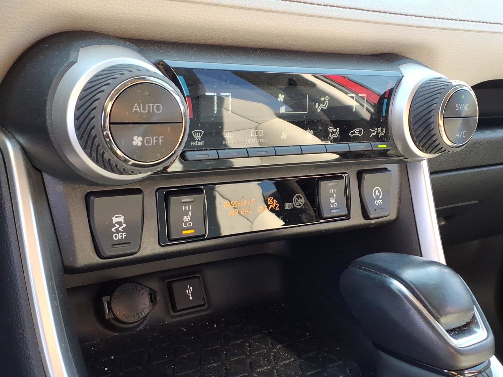 Used 2021 Toyota RAV4 XLE Premium AWD/4WD image 15