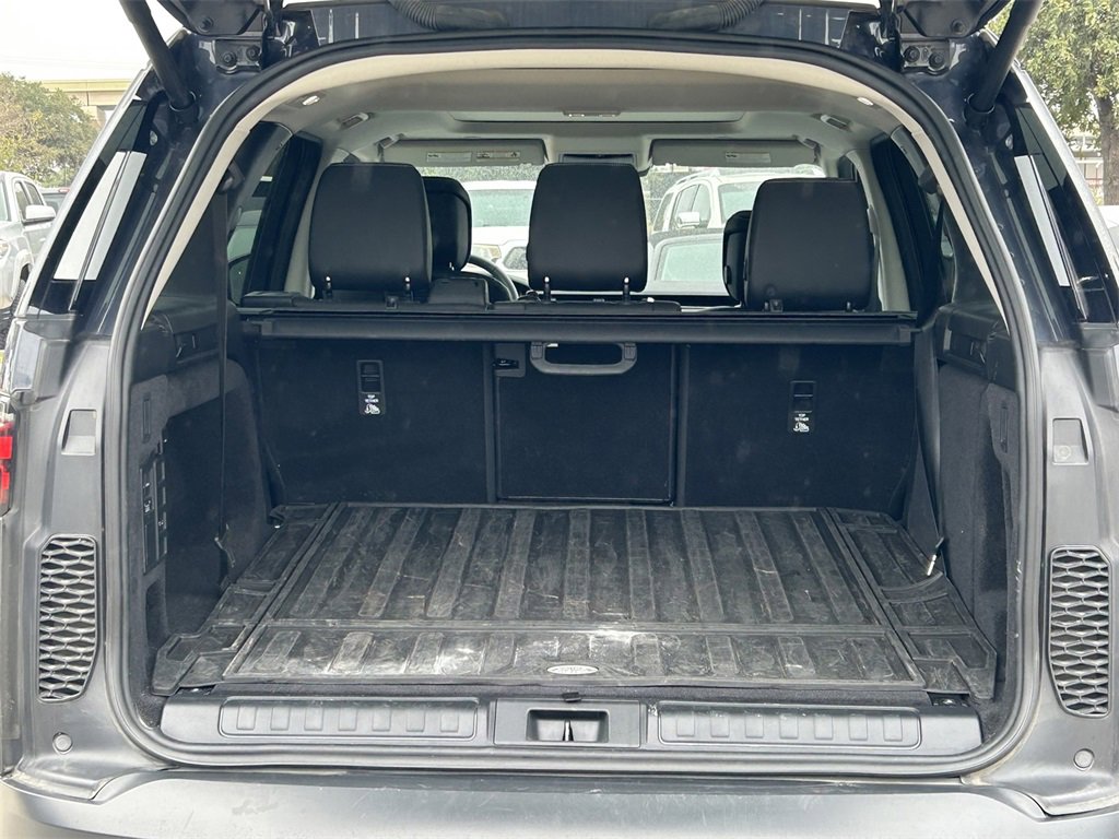 Used 2024 Land Rover Discovery S image 15