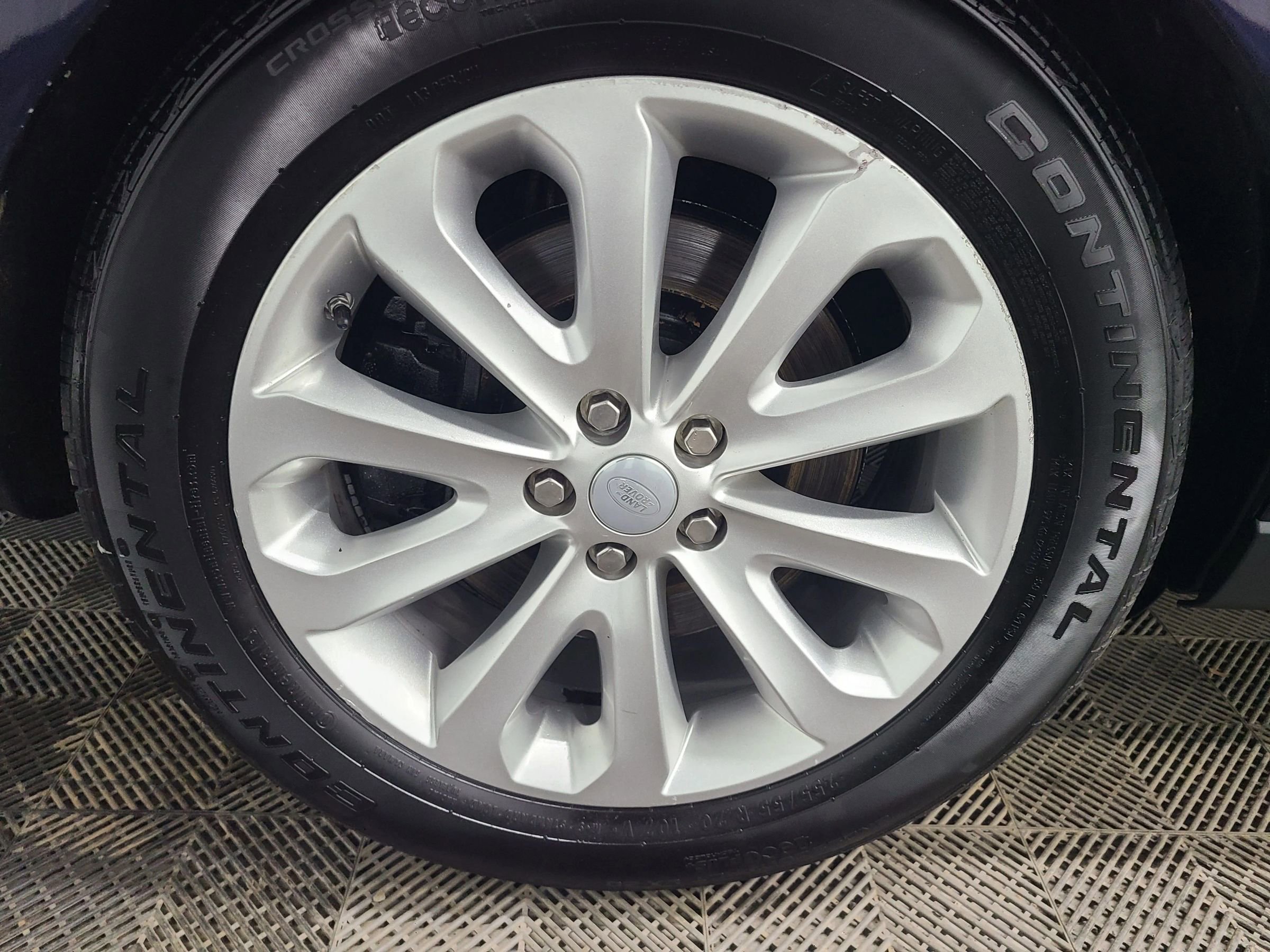 Used 2016 Land Rover Range Rover HSE image 16