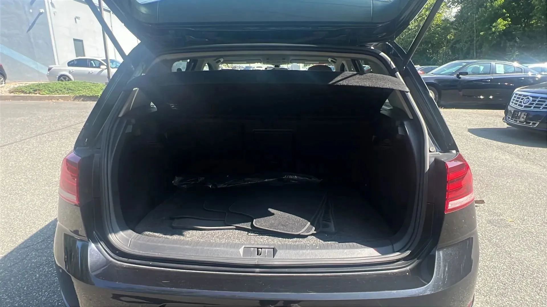 Used 2020 Volkswagen Golf 4-Door image 10