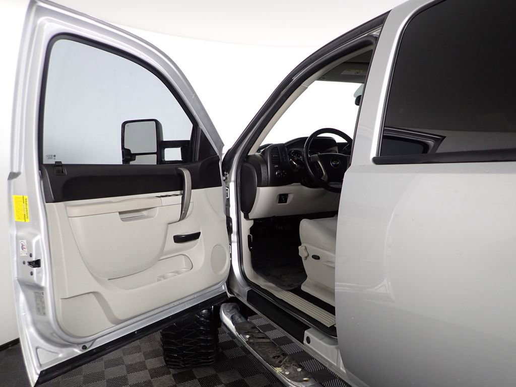 Used 2011 Chevrolet Silverado 2500 LT w/ Interior Plus Package image 17
