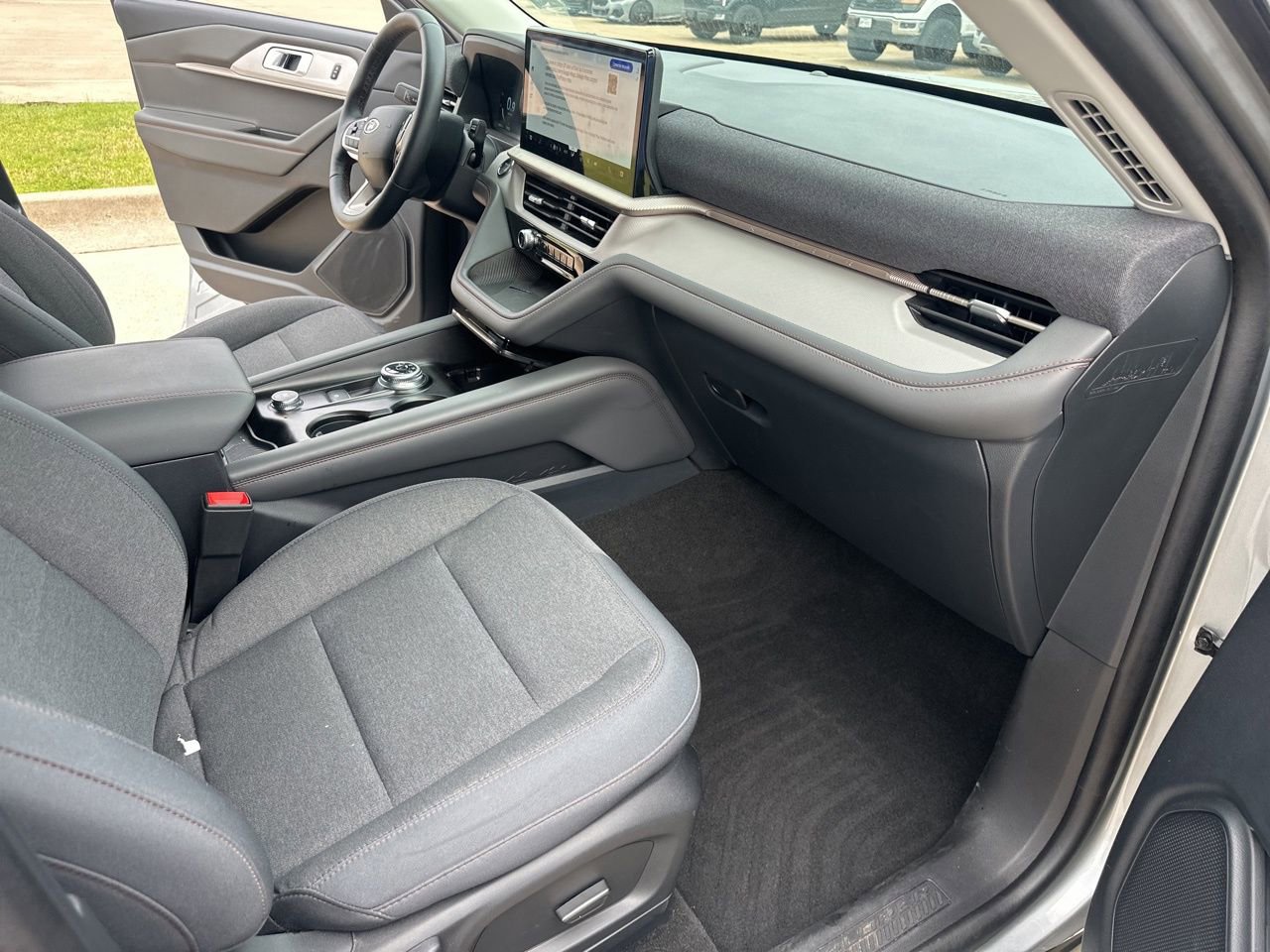 Used 2025 Ford Explorer Active RWD image 19