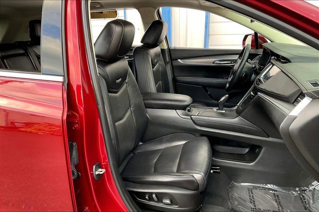 Used 2017 Cadillac XT5 Luxury w/ Driver Awareness Package image 7