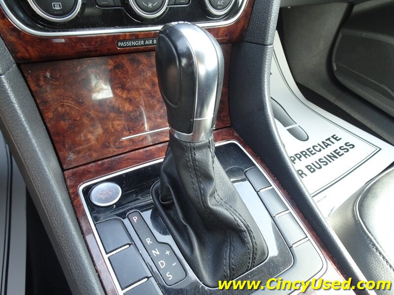 Used 2013 Volkswagen Passat 3.6 SEL Premium FWD image 16