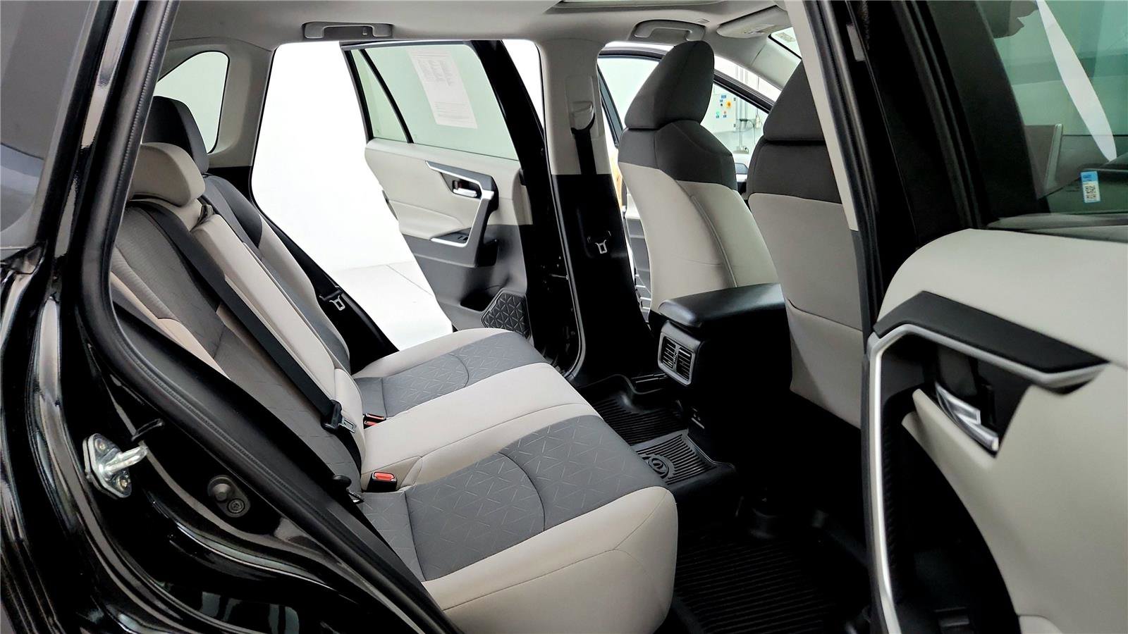 Certified 2023 Toyota RAV4 XLE w/ Convenience Package image 17