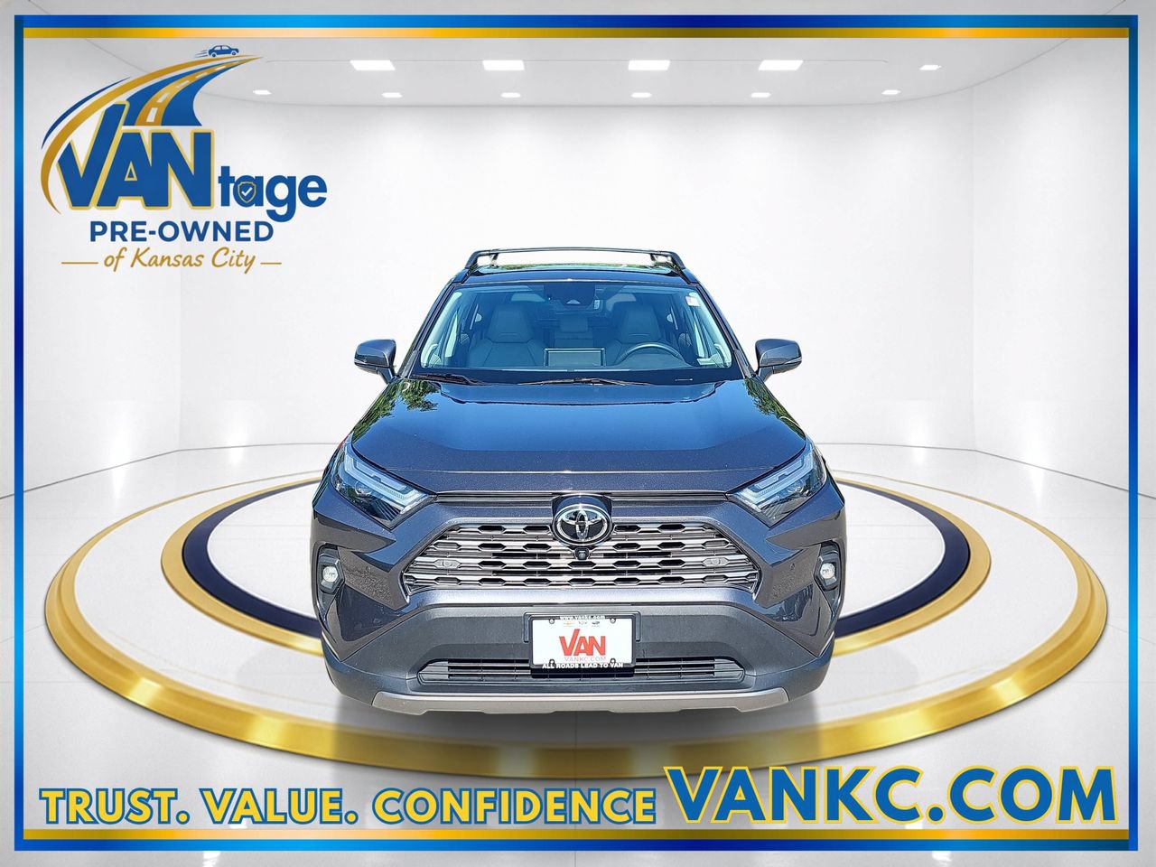 Used 2022 Toyota RAV4 Limited AWD/4WD image 2