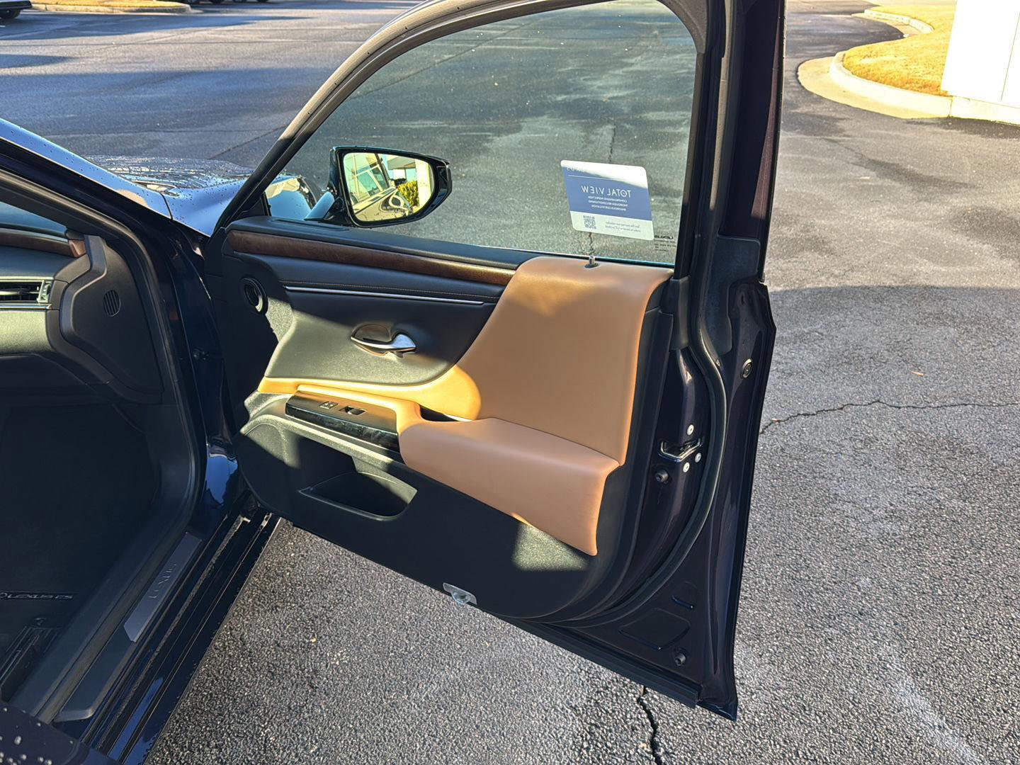 Certified 2022 Lexus ES 350 w/ Premium Package image 12