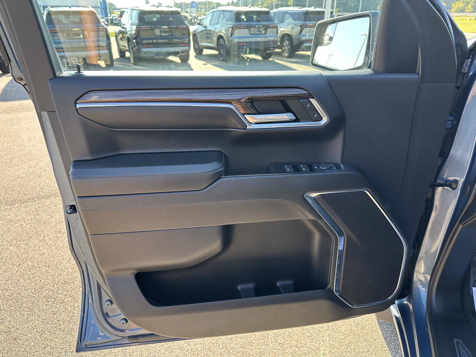 Used 2024 Chevrolet Silverado 1500 LT image 19