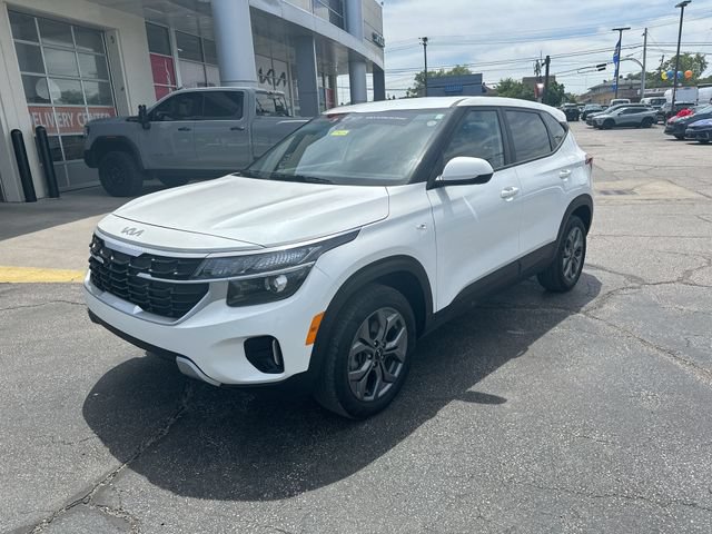 Certified 2025 Kia Seltos LX AWD/4WD image 11