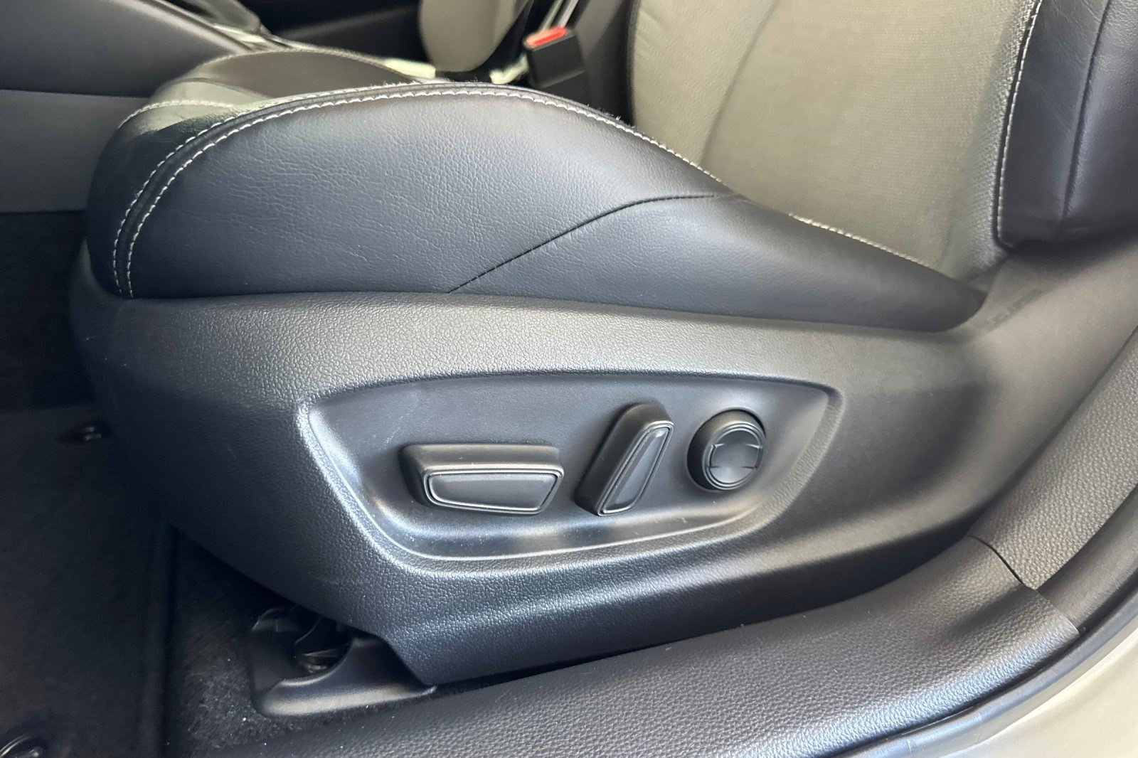 Certified 2019 Toyota Corolla XSE FWD image 14