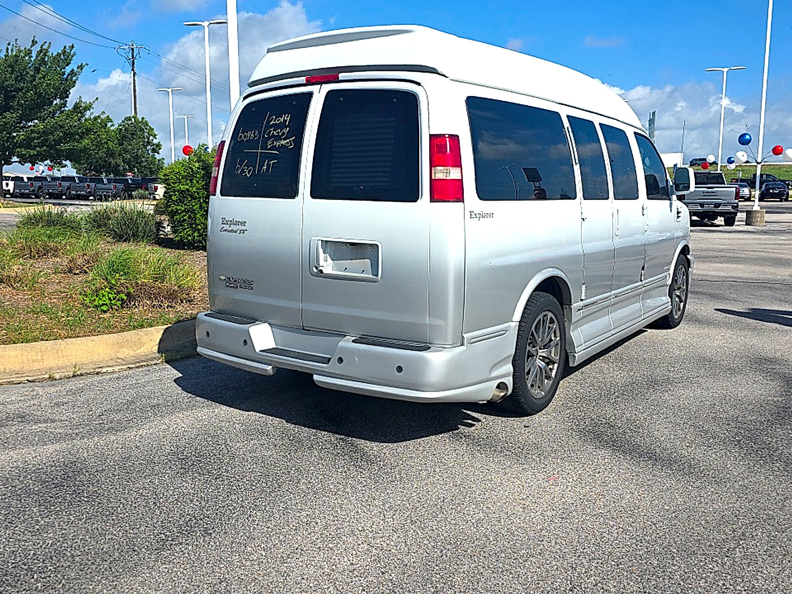 Used 2014 Chevrolet Express 1500 RWD image 11