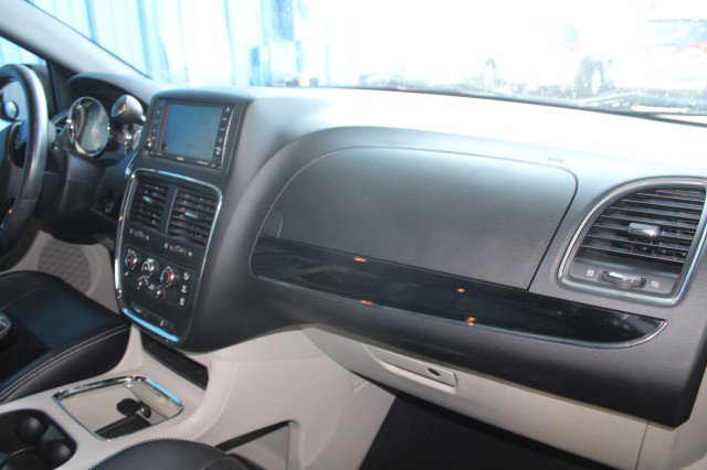 Used 2017 Dodge Grand Caravan SXT FWD image 8