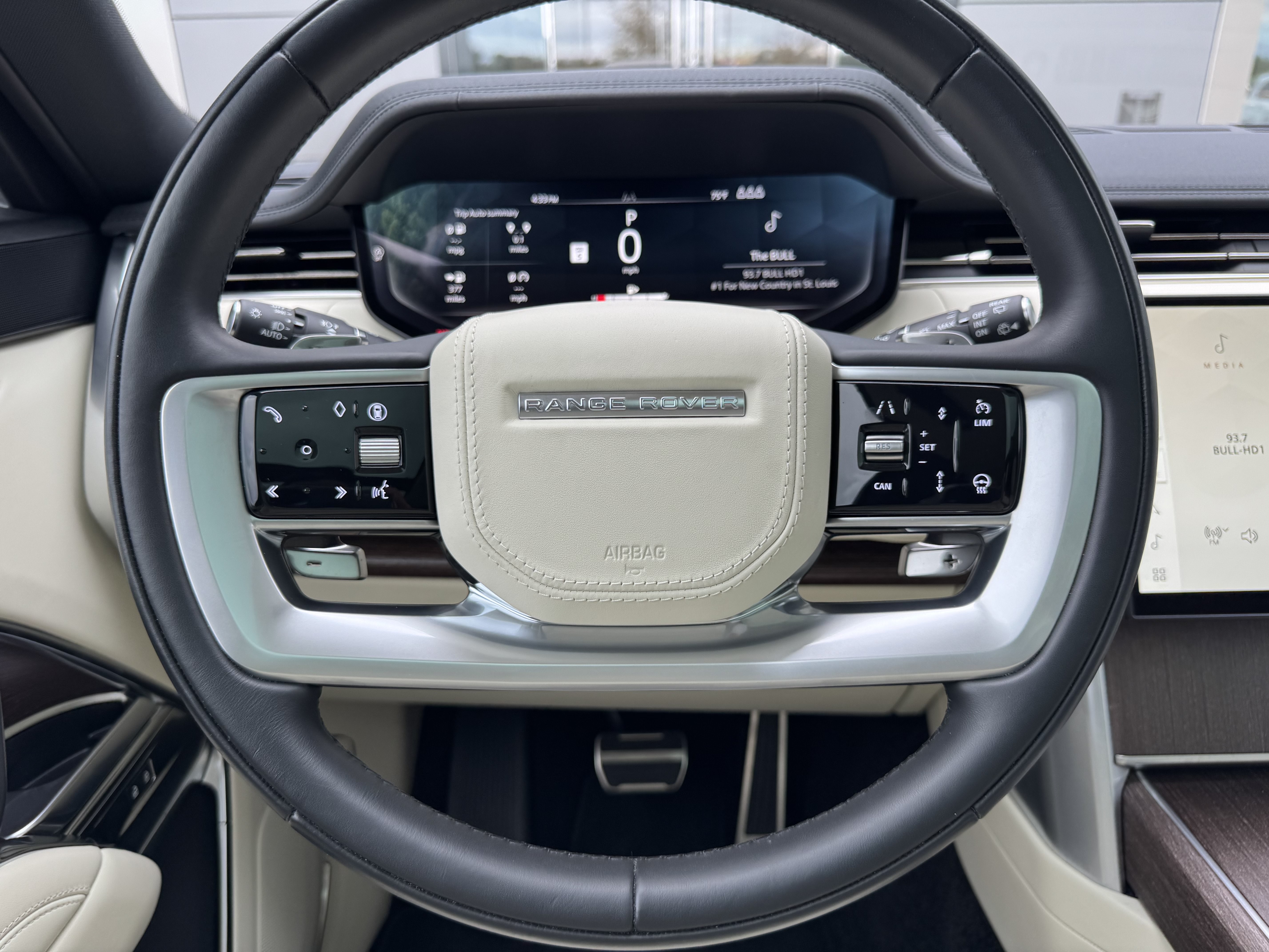 Certified 2025 Land Rover Range Rover SE AWD/4WD image 15