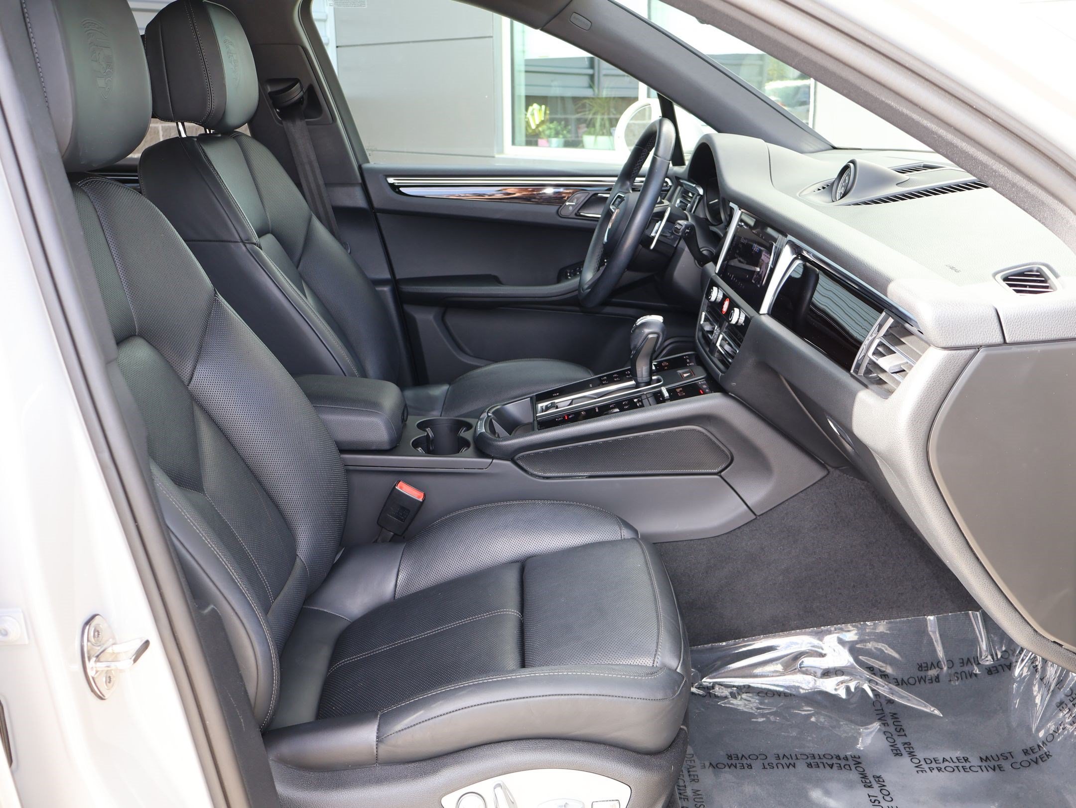 Used 2023 Porsche Macan AWD/4WD image 32
