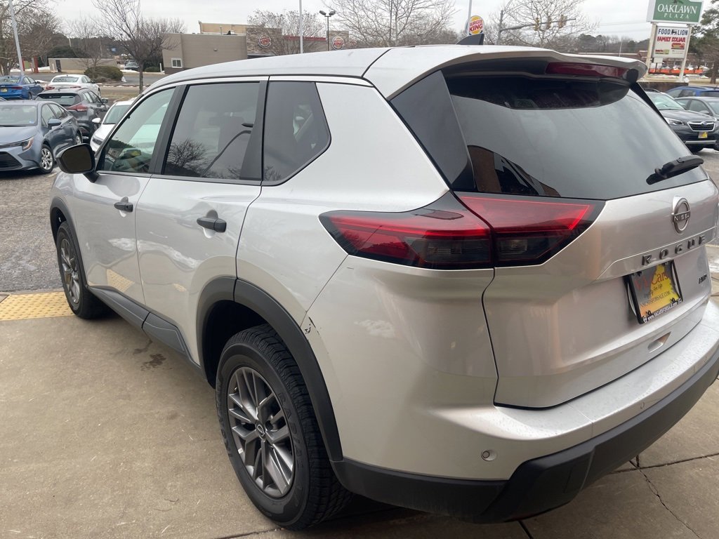 Used 2024 Nissan Rogue S image 6