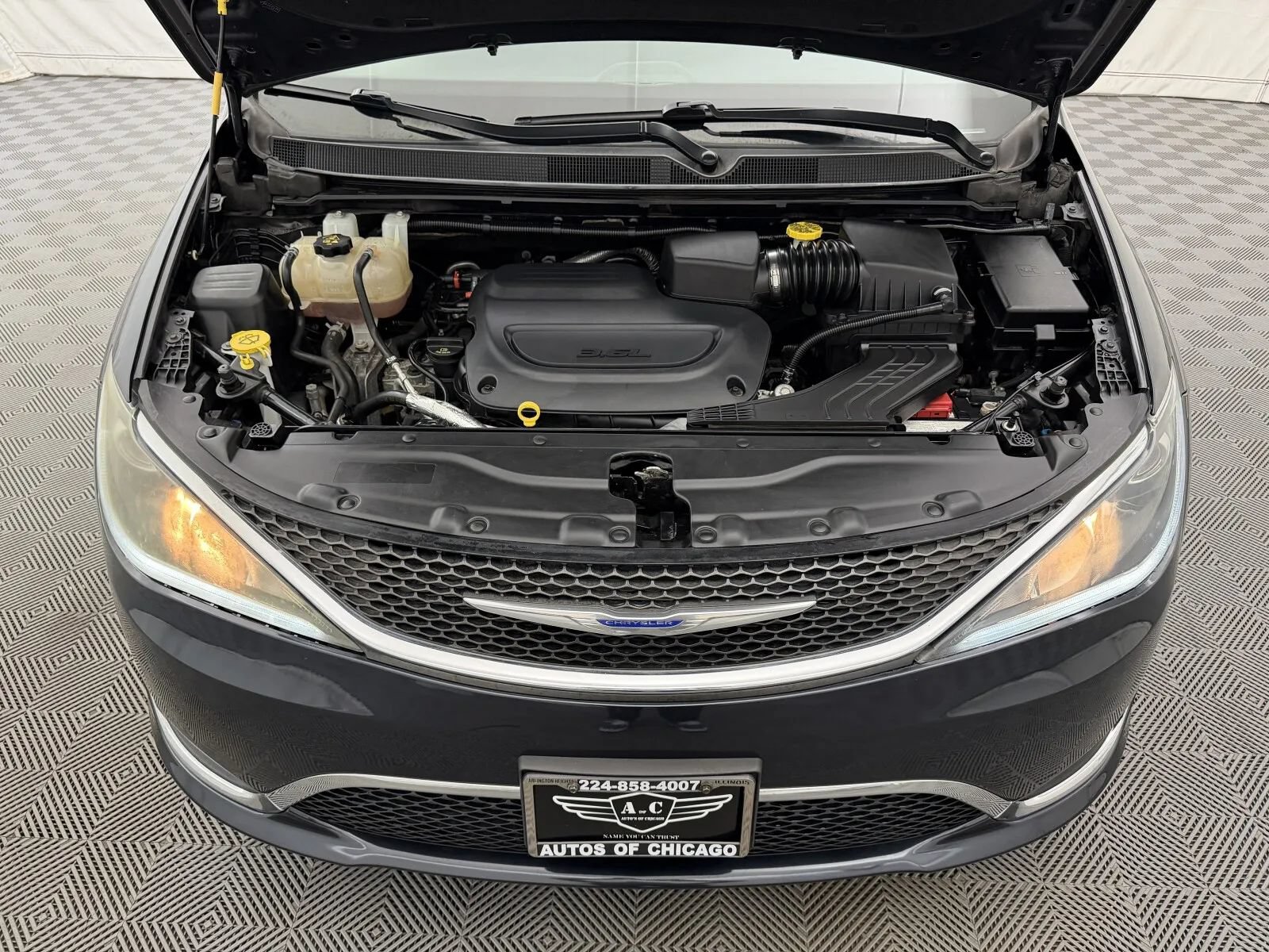 Used 2020 Chrysler Pacifica Touring-L FWD image 29