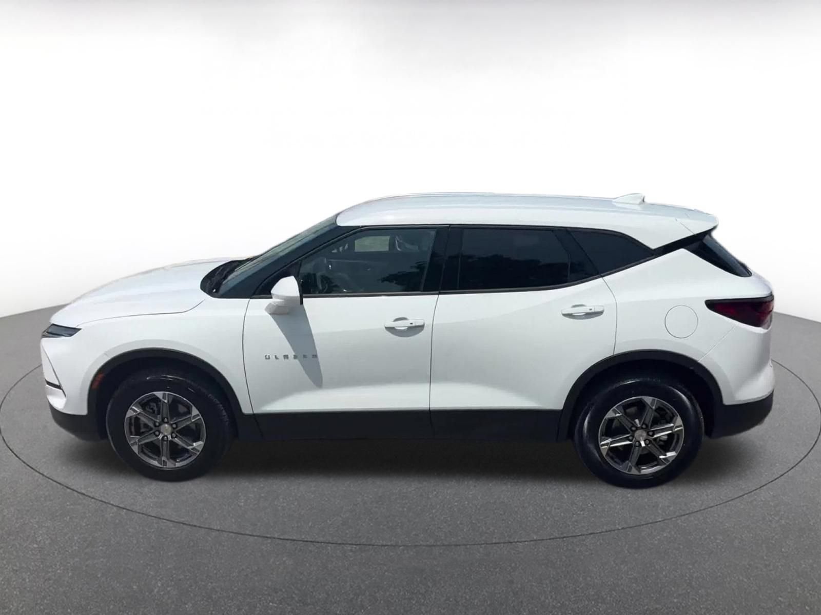 Used 2025 Chevrolet Blazer LT FWD image 9