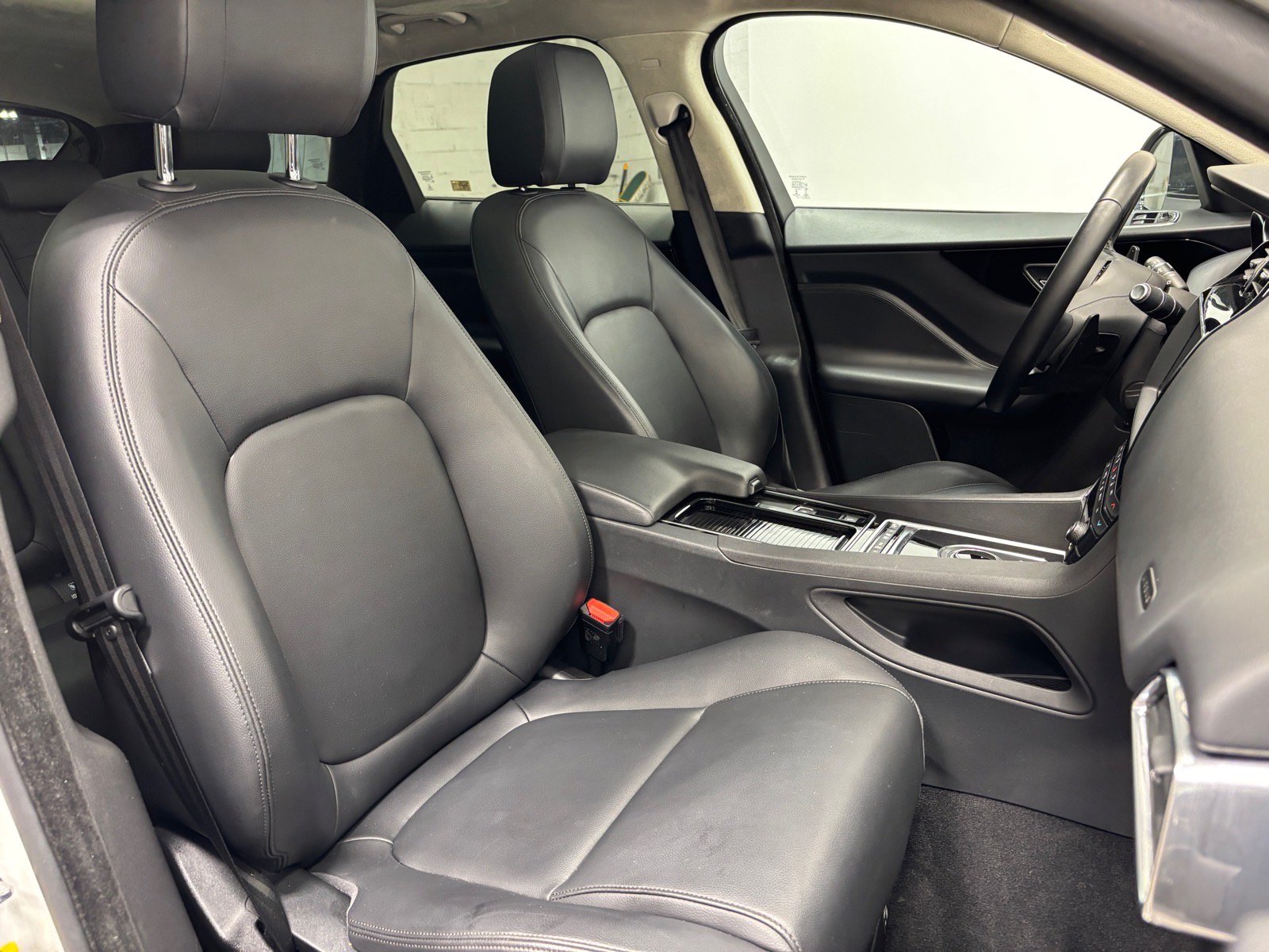 Used 2020 Jaguar F-PACE Premium AWD/4WD image 28