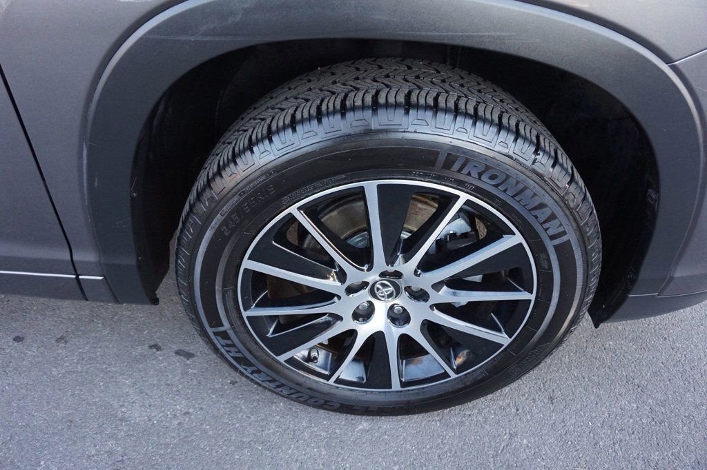 Used 2017 Toyota Highlander SE FWD image 16