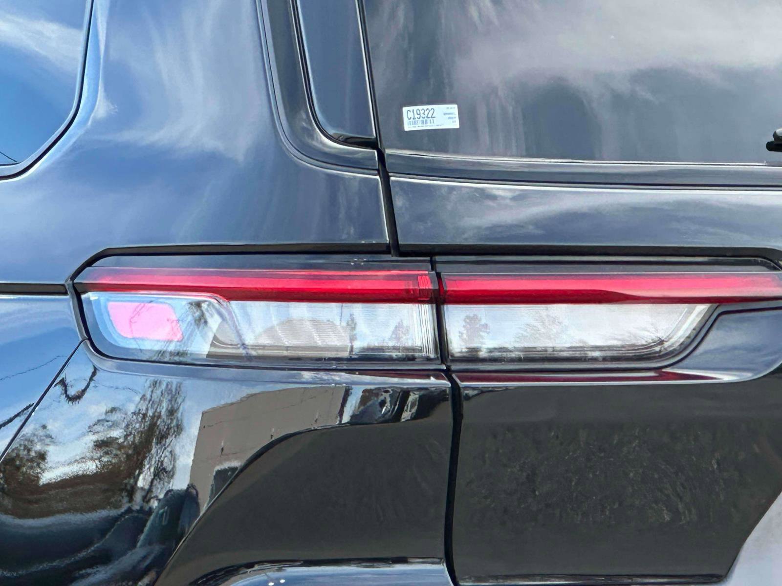 Used 2023 Jeep Grand Cherokee L Laredo image 9