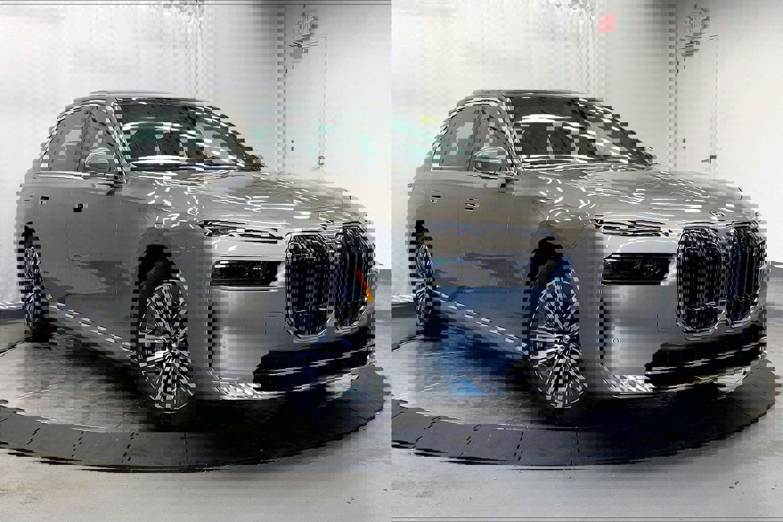 Used 2024 BMW i7 eDrive50 image 7