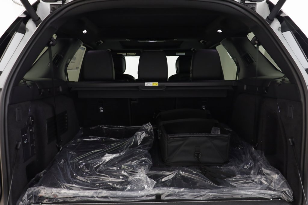 New 2025 Land Rover Discovery S image 17