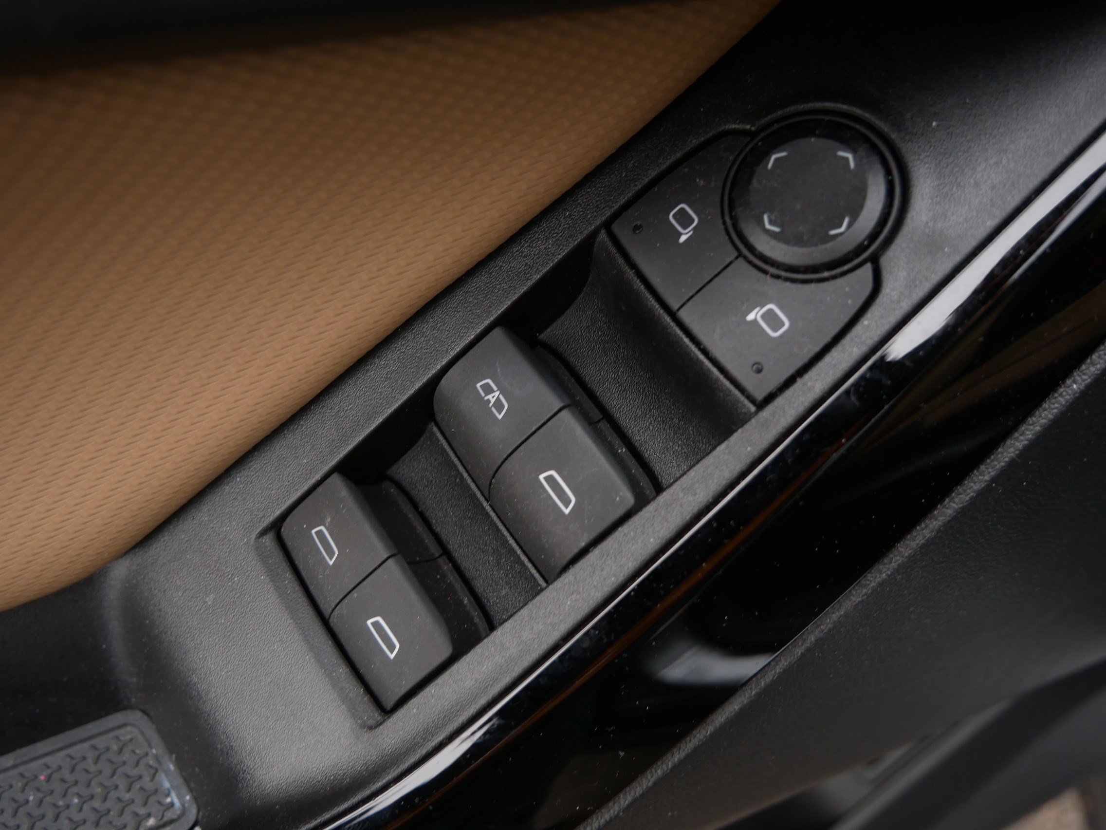 Used 2025 Chevrolet Equinox ACTIV w/ Safety and Technology Package image 20