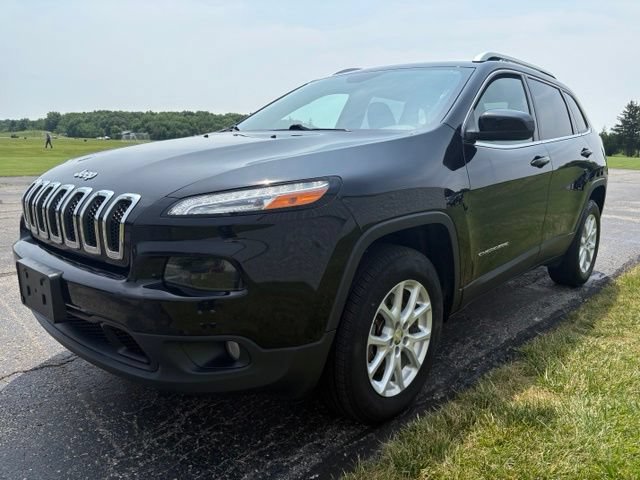 Used 2017 Jeep Cherokee Latitude w/ Cold Weather Group AWD/4WD image 9
