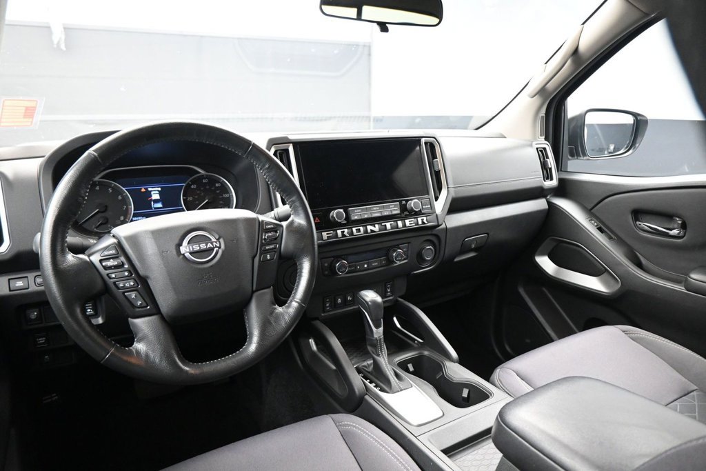 Used 2025 Nissan Frontier SV w/ SV Convenience Package RWD image 9