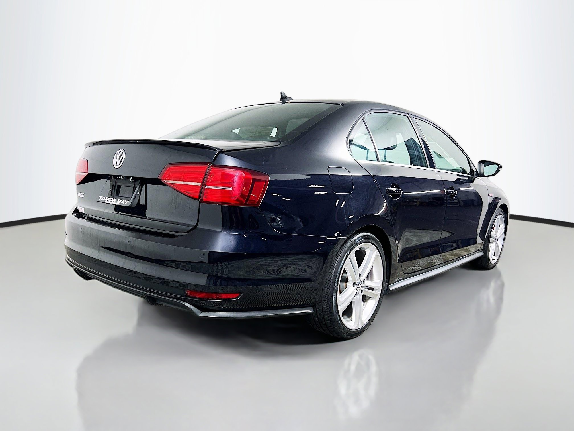 Used 2017 Volkswagen Jetta GLI FWD image 4