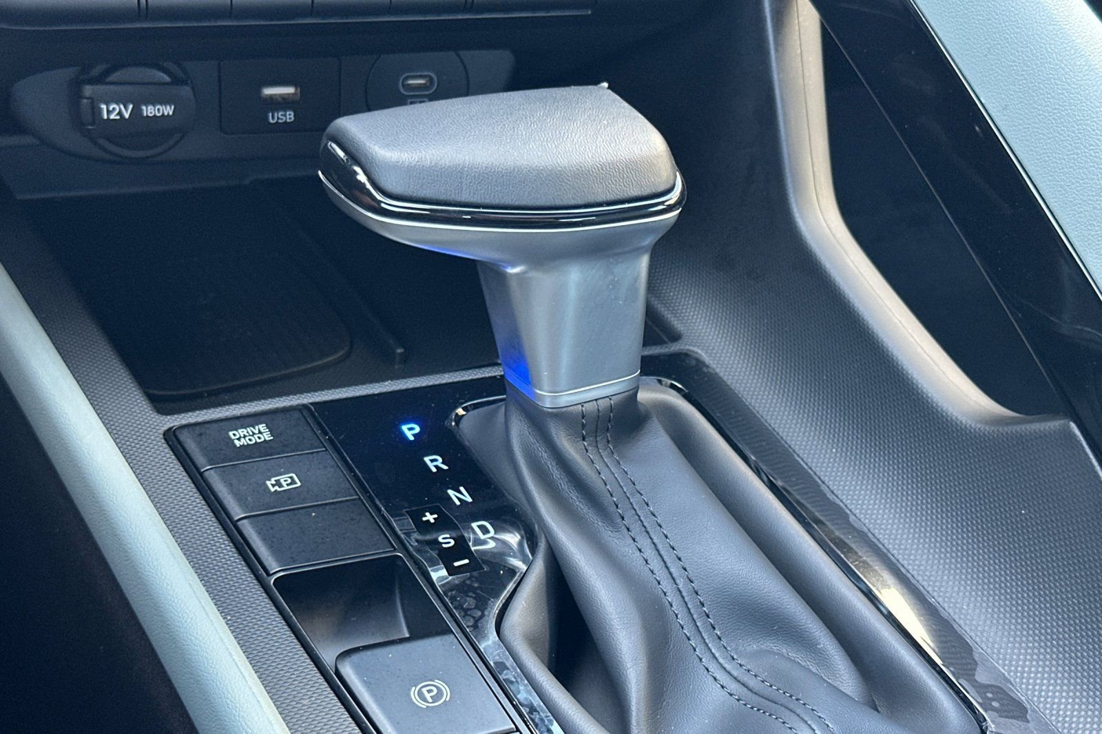 Certified 2025 Hyundai Elantra Limited image 24