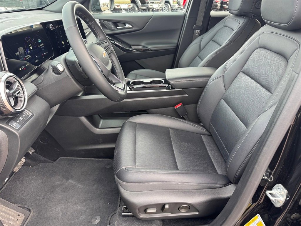 Used 2025 Chevrolet Equinox LT w/ Convenience Package II image 8