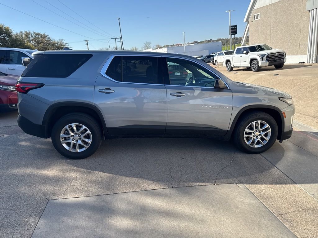 Used 2023 Chevrolet Traverse LS image 8