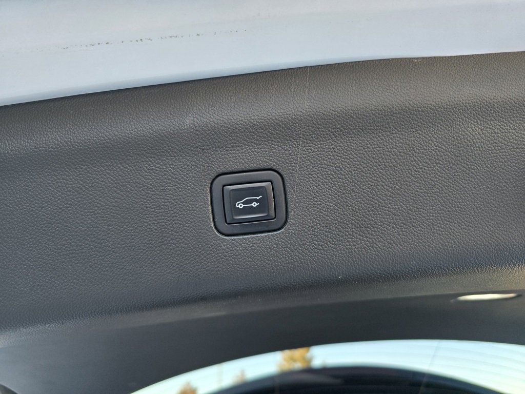 Used 2022 Buick Enclave Avenir w/ Avenir Technology Package image 33