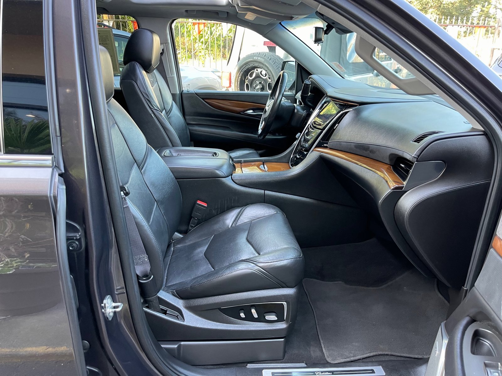 Used 2017 Cadillac Escalade ESV Premium Luxury image 30