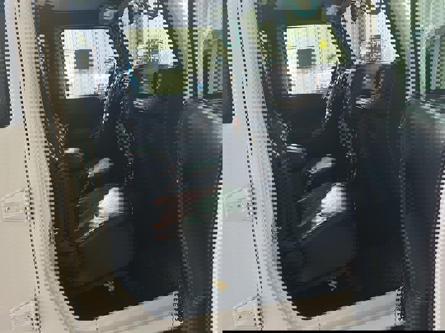 Used 2018 Jeep Wrangler Unlimited Sahara image 12