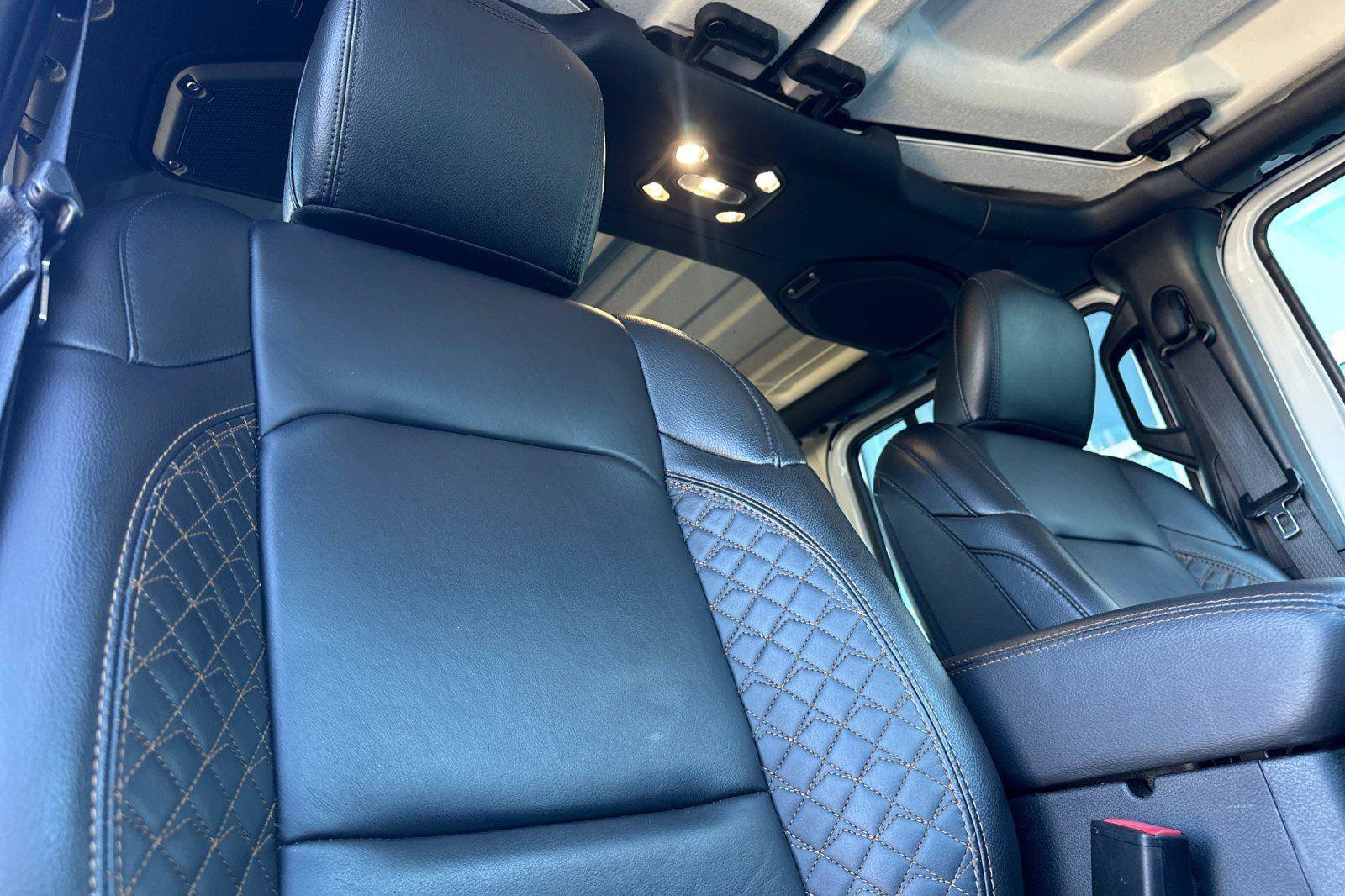 Used 2022 Jeep Wrangler Unlimited Sahara image 18