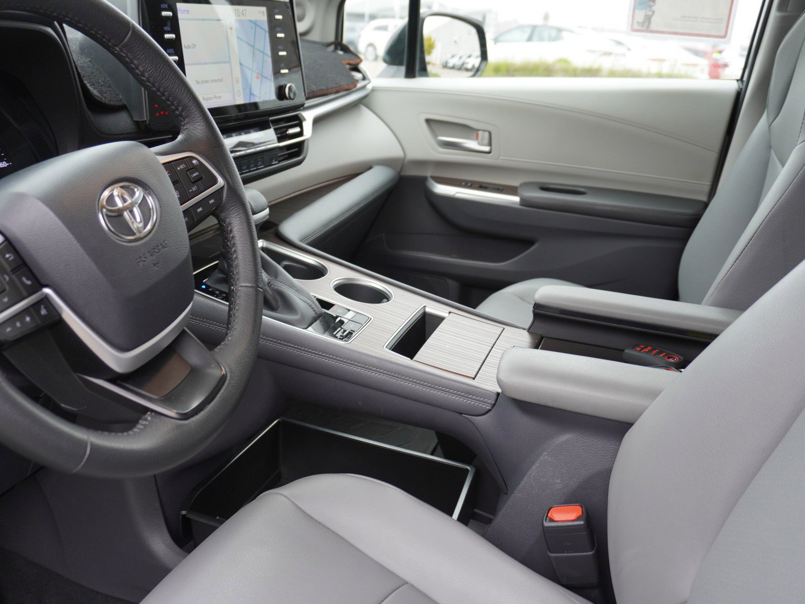 Used 2022 Toyota Sienna XLE image 23