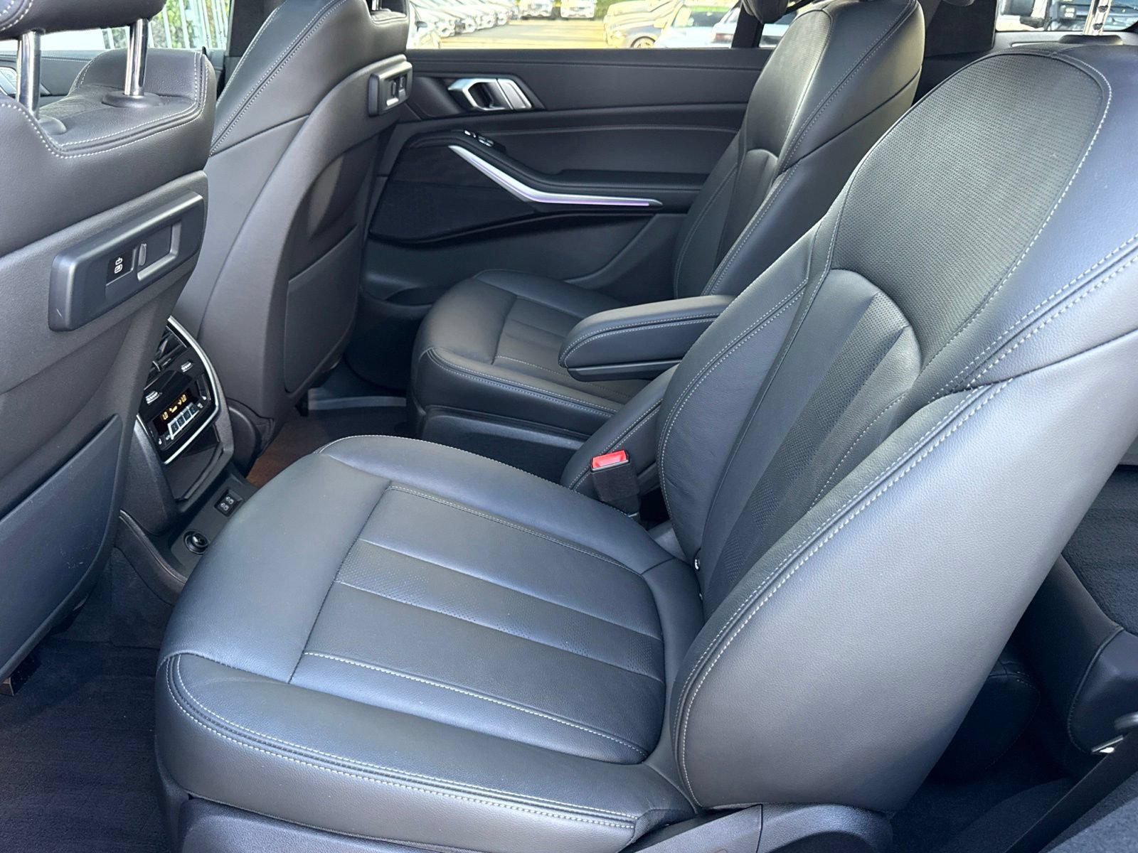 Used 2022 BMW X7 xDrive40i w/ M Sport Package AWD/4WD image 42