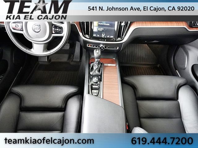 Used 2020 Volvo V60 T5 Cross Country image 23