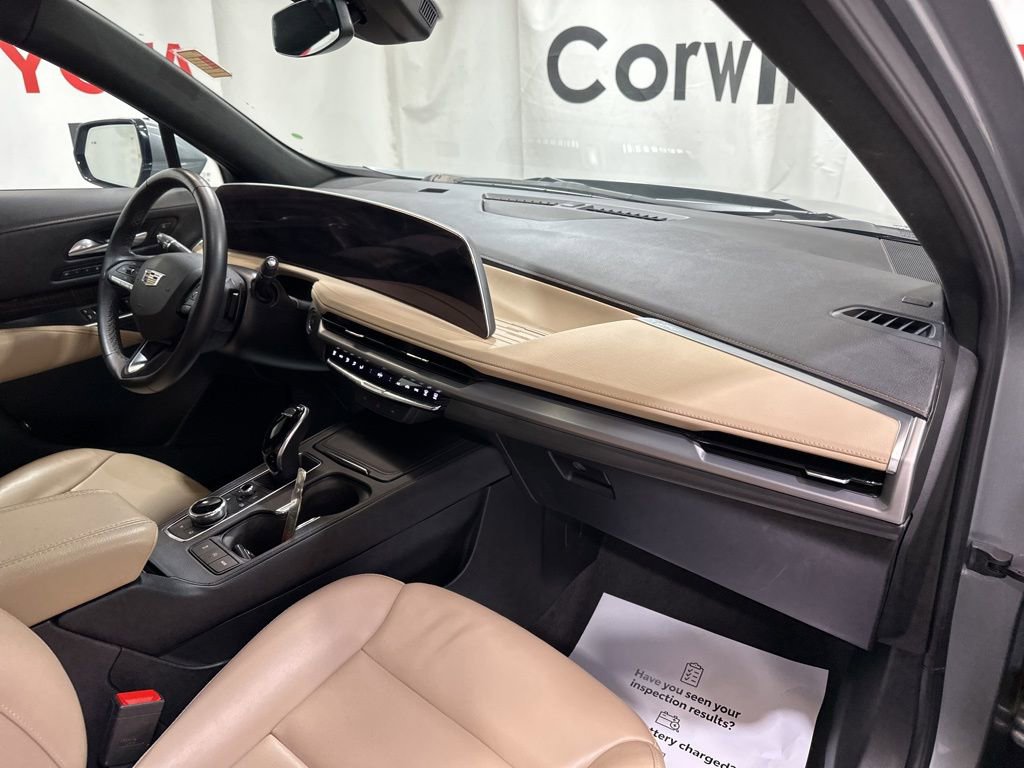 Used 2025 Cadillac XT4 Premium Luxury image 13