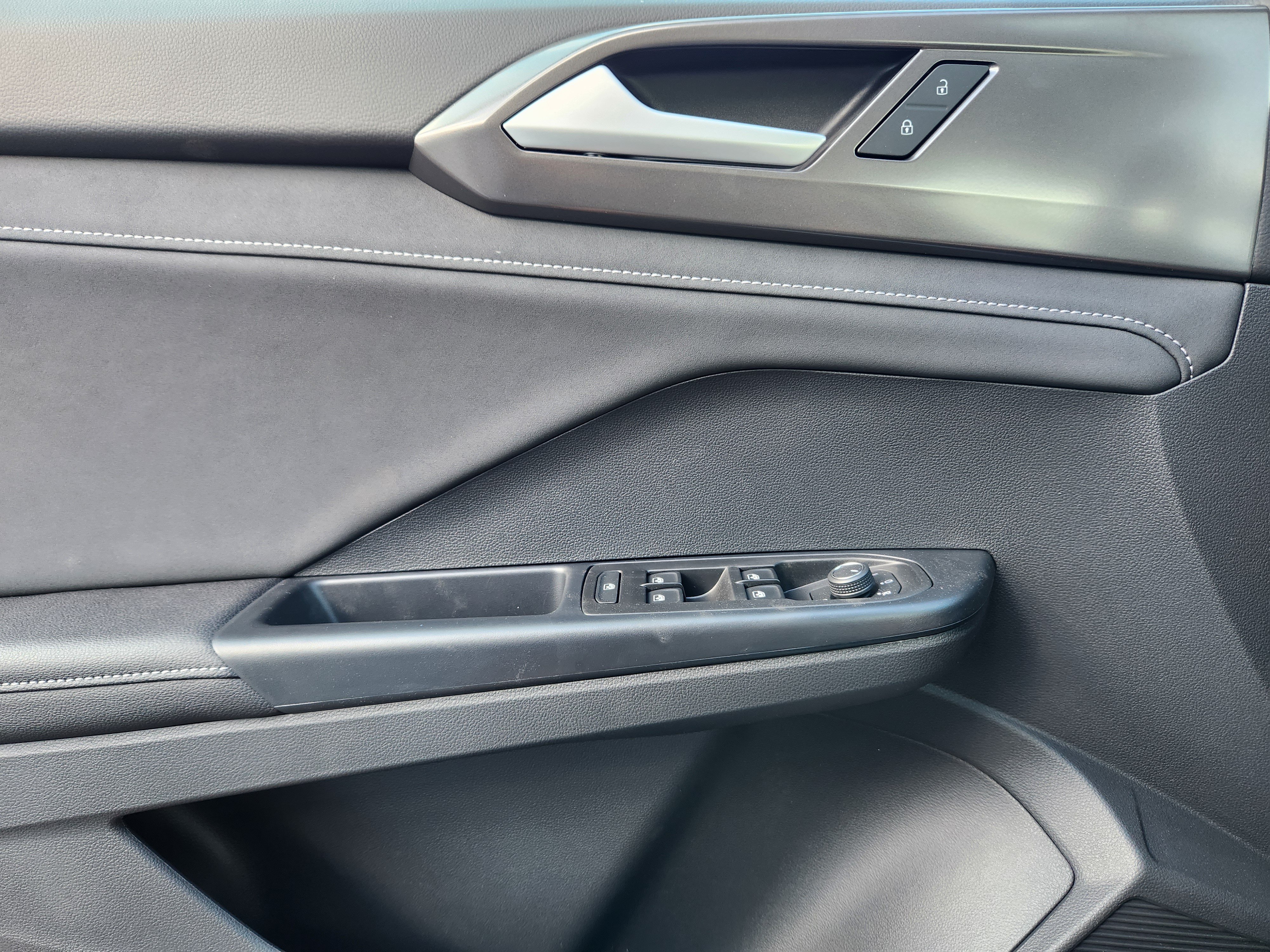 New 2026 Volkswagen Taos SE AWD/4WD image 15
