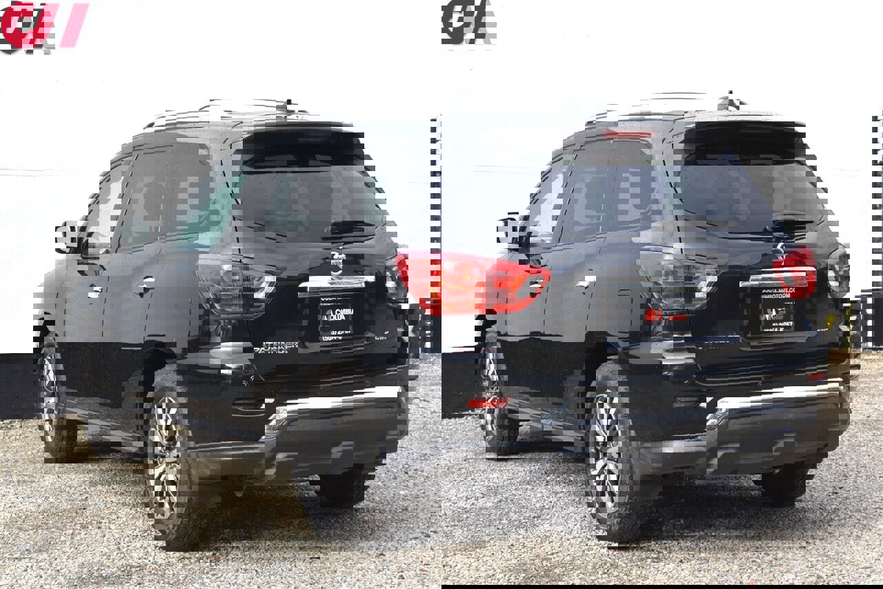 Used 2019 Nissan Pathfinder S image 2