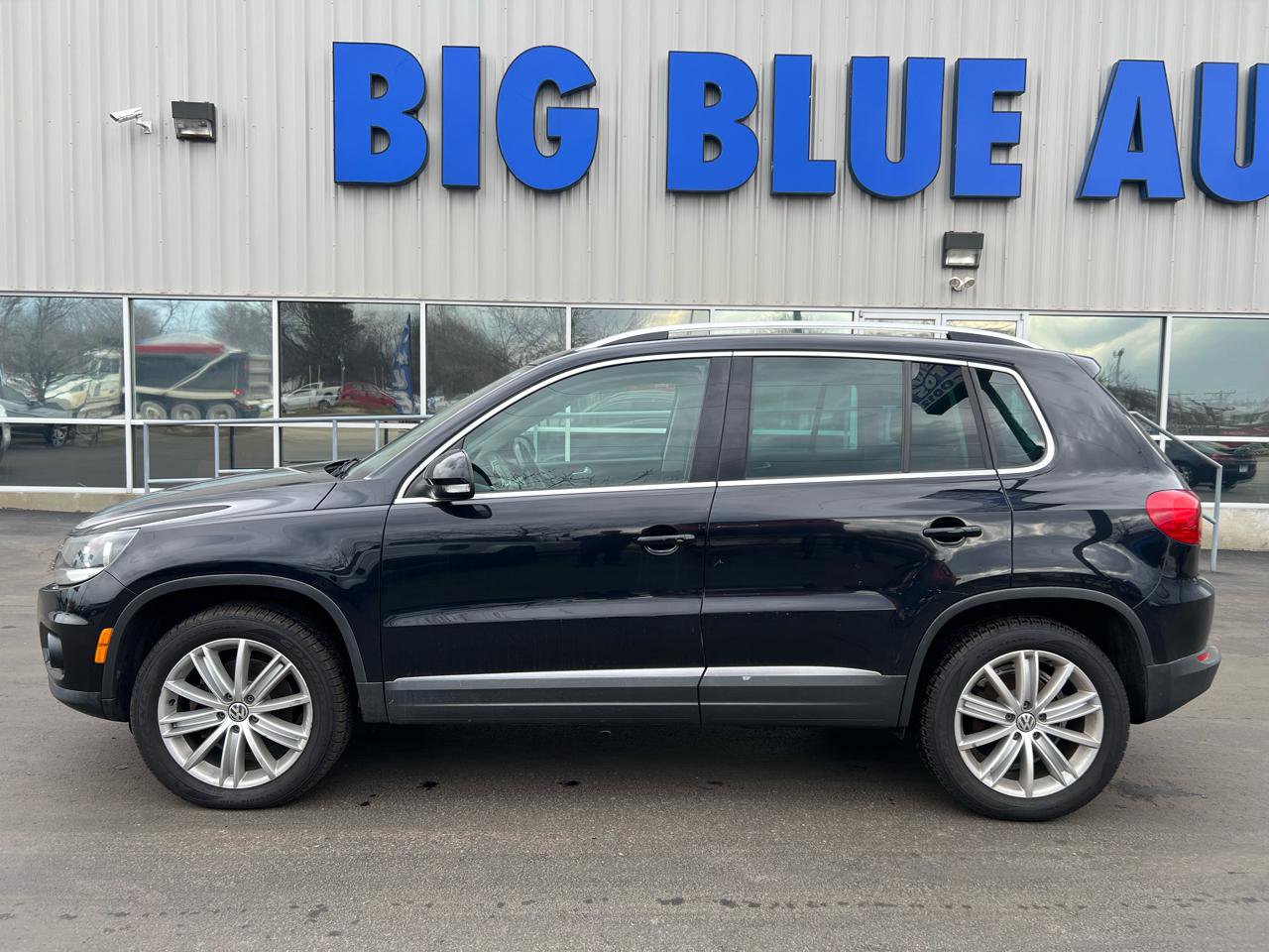 Used 2015 Volkswagen Tiguan SEL AWD/4WD image 2