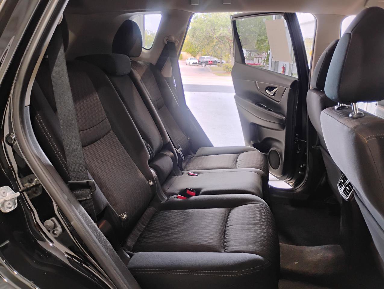 Used 2019 Nissan Rogue SV FWD image 44