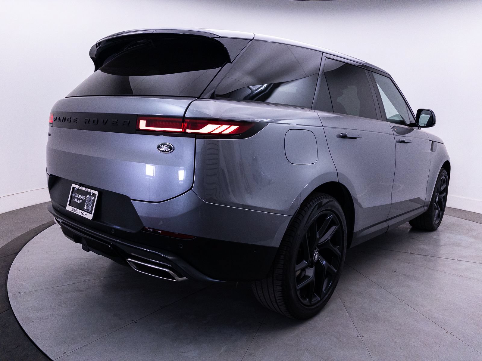 Used 2023 Land Rover Range Rover Sport SE AWD/4WD image 18