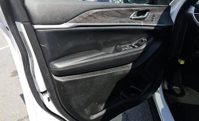 Used 2024 Jeep Grand Cherokee L Limited w/ Luxury Tech Group II image 8