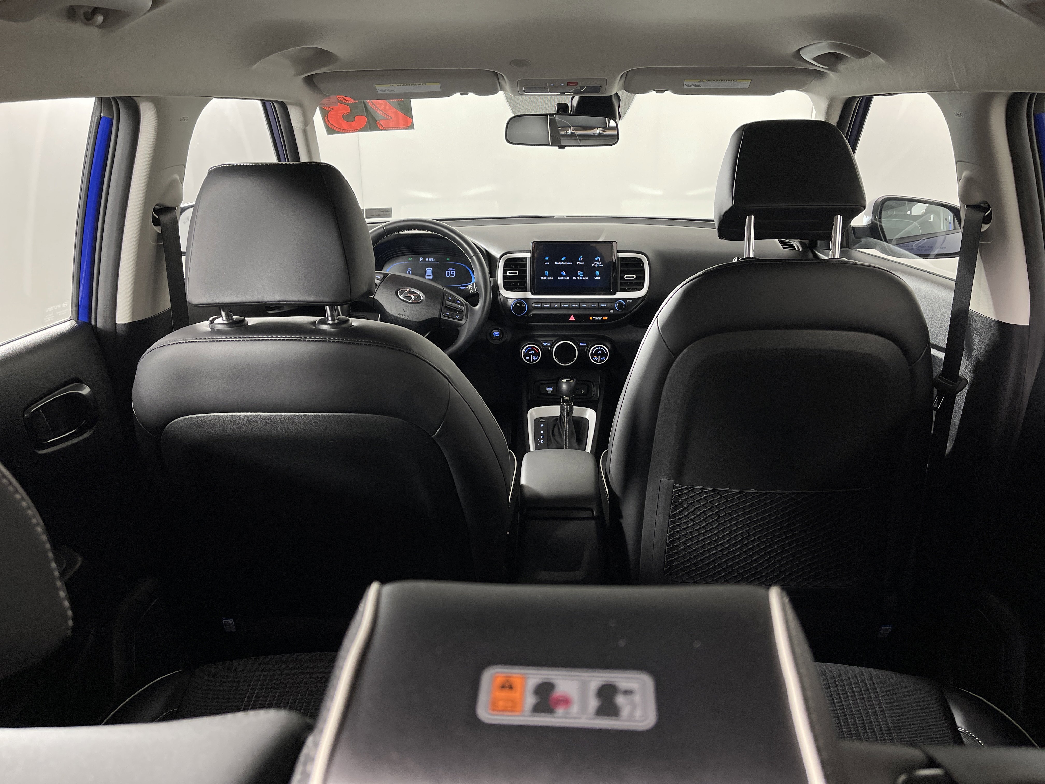 Used 2023 Hyundai Venue Limited image 14
