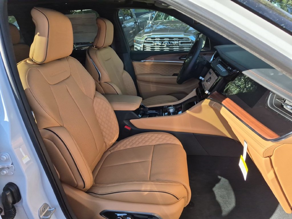 New 2027 Jeep Grand Cherokee Summit AWD/4WD image 16
