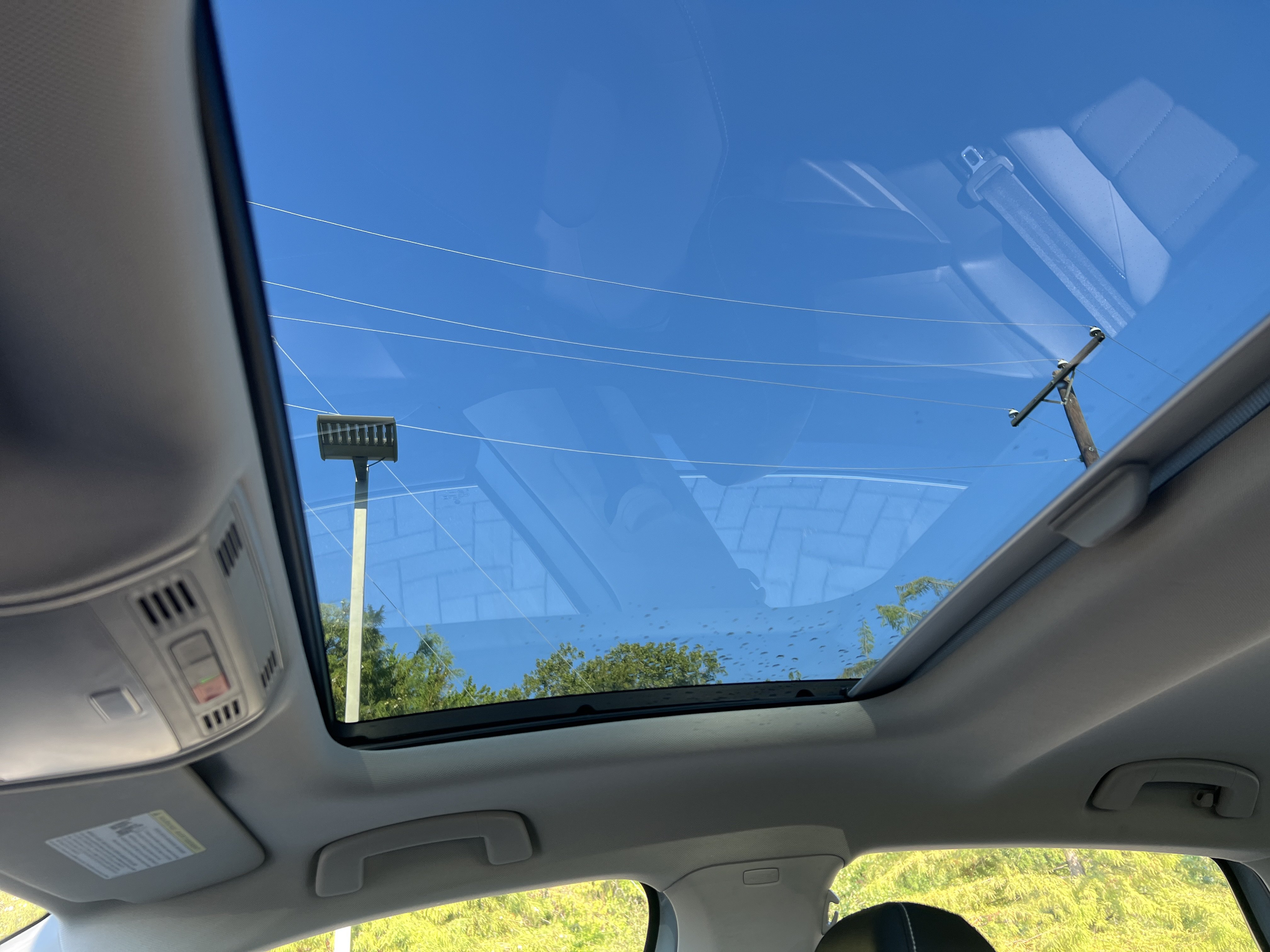 Certified 2025 Volkswagen Jetta SE w/ Sunroof Package FWD image 24
